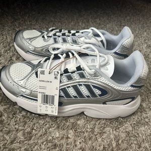 Adidas Women’s Ozmillen size 10